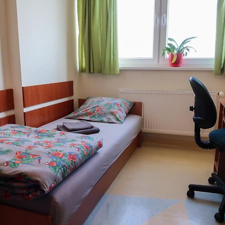 Dom Studencki Raj Hostel Wroclaw Ngoại thất bức ảnh