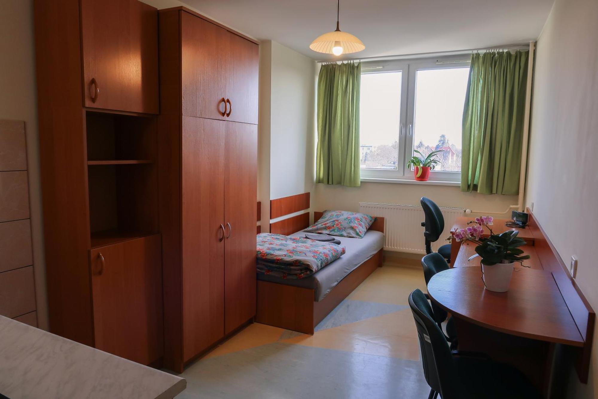 Dom Studencki Raj Hostel Wroclaw Ngoại thất bức ảnh