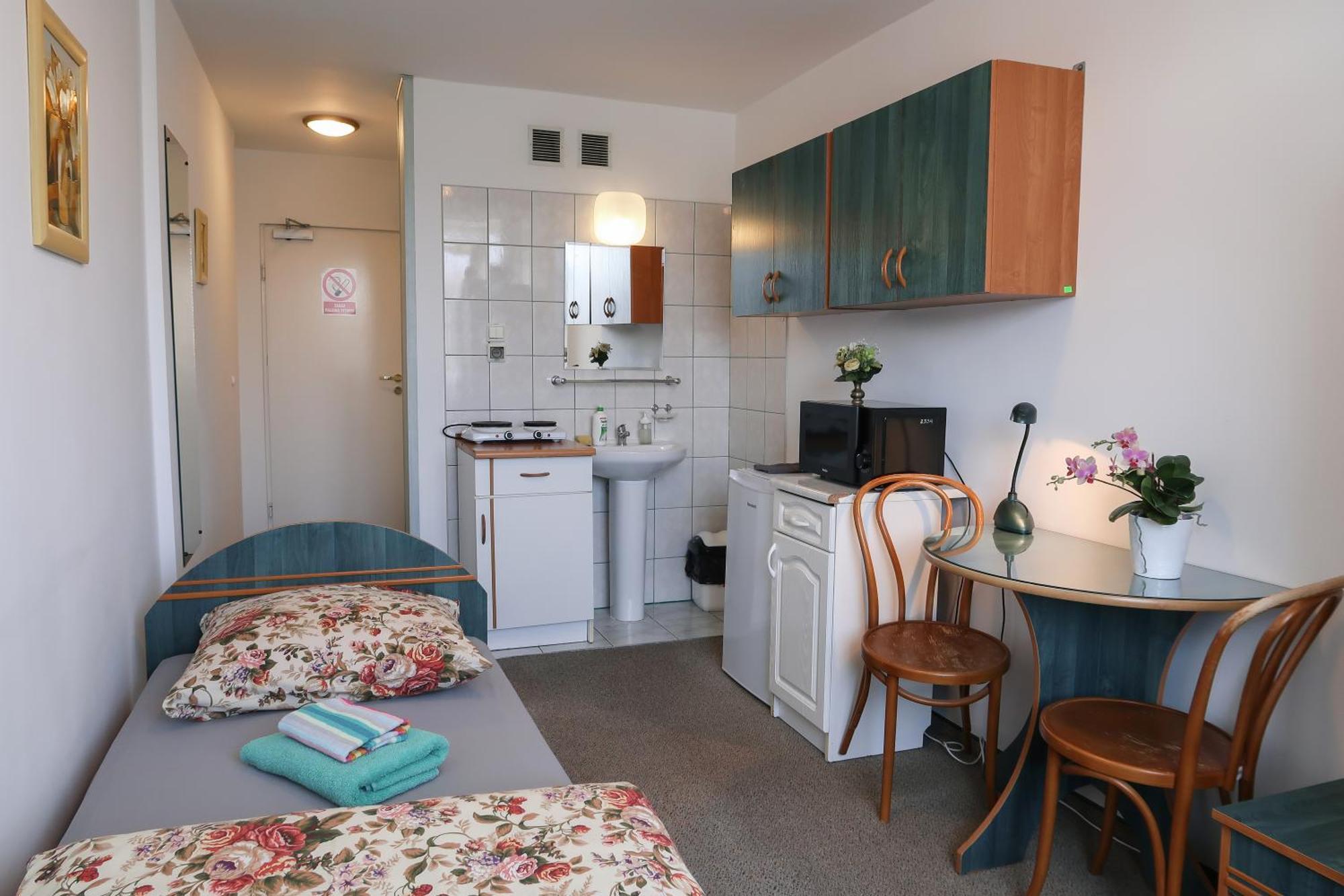 Dom Studencki Raj Hostel Wroclaw Ngoại thất bức ảnh