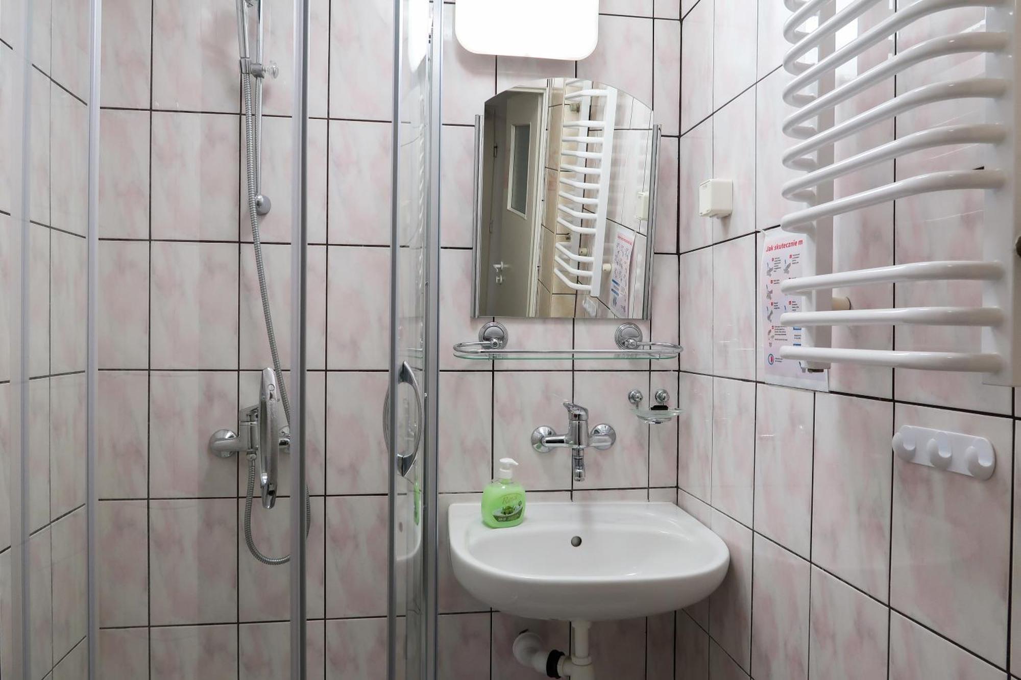 Dom Studencki Raj Hostel Wroclaw Ngoại thất bức ảnh